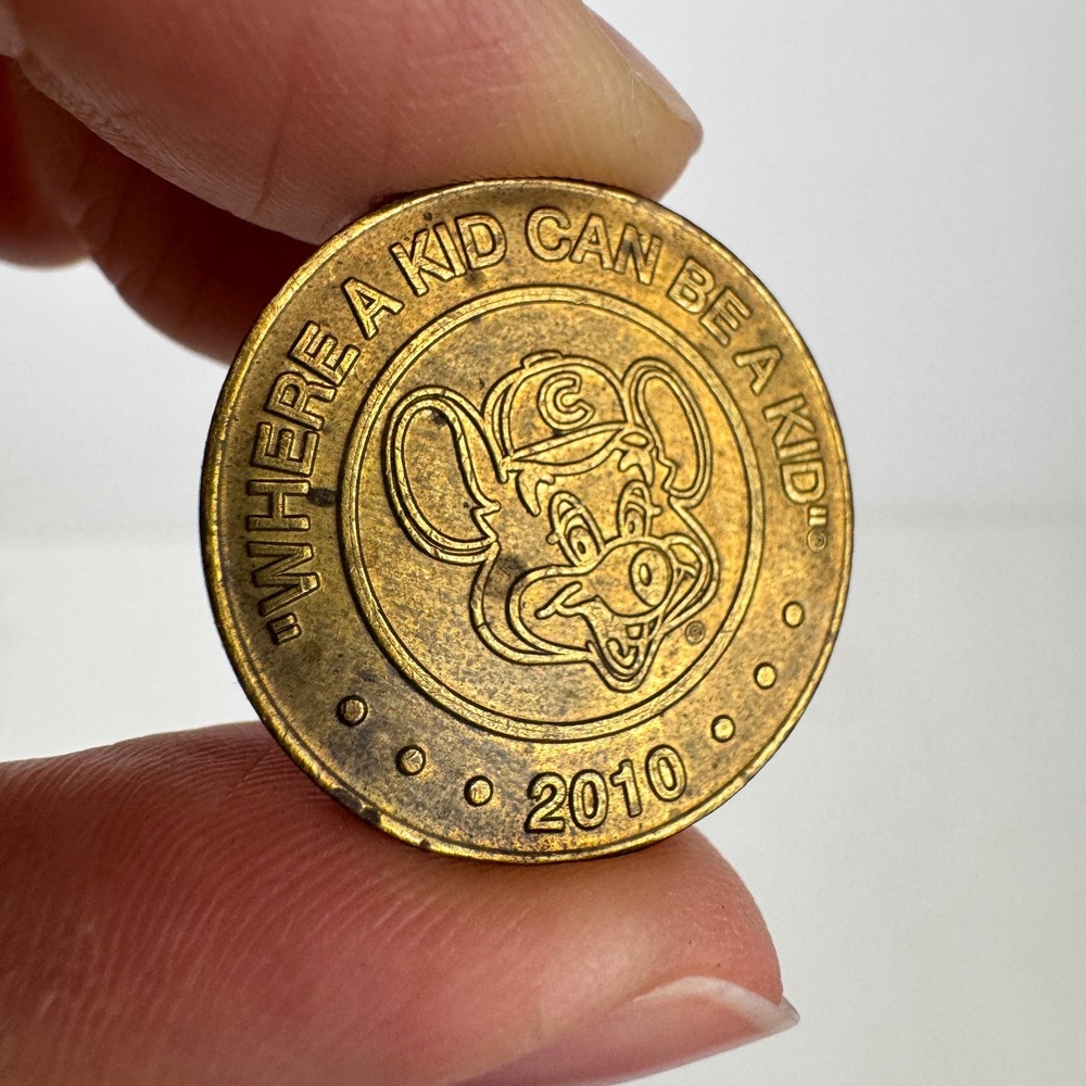 2010 Gold Brass Chuck E Cheese Arcade Game Collectible Coin Nostalgia